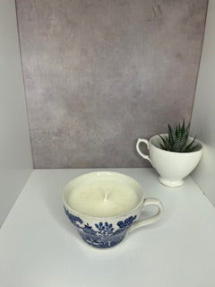 Pretty Portuguese Ceramic Mug Candle – Medium (Salted Caramel)
